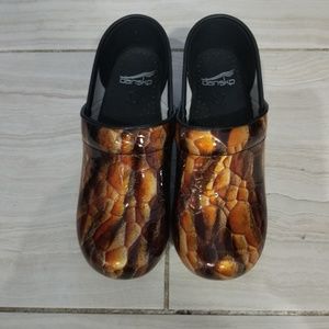 Dansko Size 6 Nurse Shoes!!